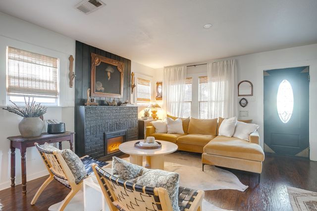 2712 Primrose Avenue, Fort Worth, TX 76111