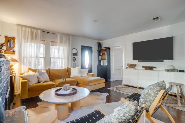 2712 Primrose Avenue, Fort Worth, TX 76111