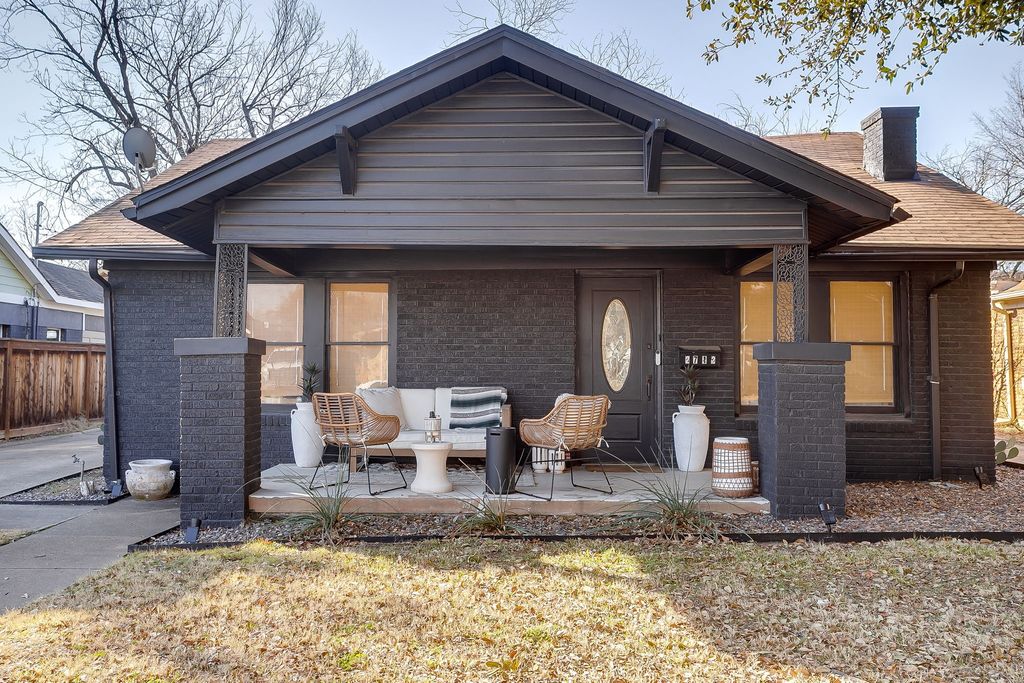 2712 Primrose Avenue, Fort Worth, TX 76111