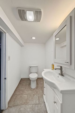 13029 S Houston Avenue, Chicago, IL 60633