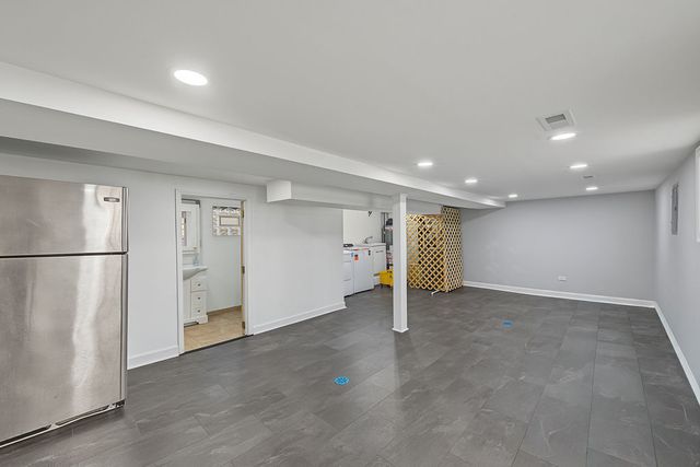 13029 S Houston Avenue, Chicago, IL 60633