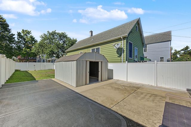 13029 S Houston Avenue, Chicago, IL 60633