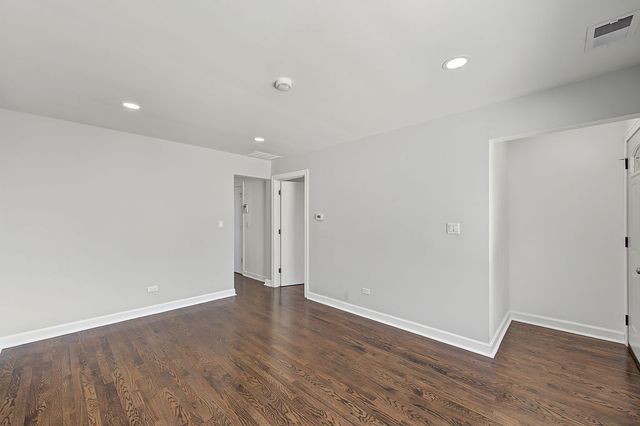 13029 S Houston Avenue, Chicago, IL 60633