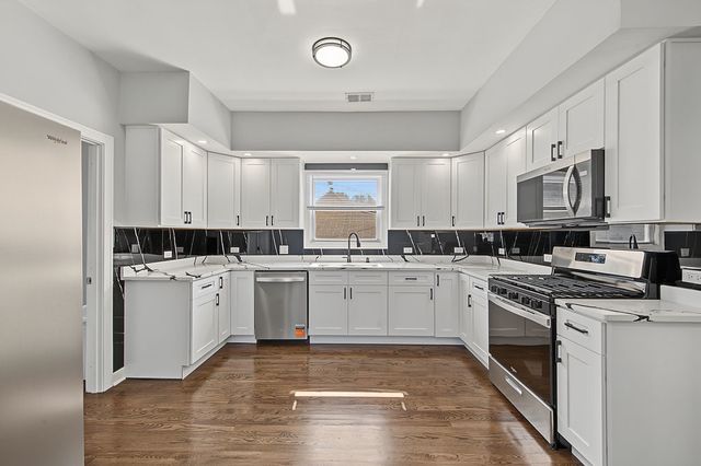 13029 S Houston Avenue, Chicago, IL 60633