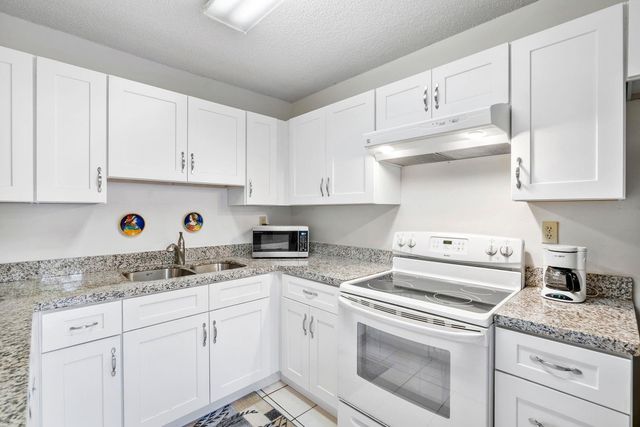 2171 SW 90th Avenue C-8, Davie, FL 33324