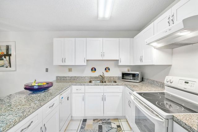 2171 SW 90th Avenue C-8, Davie, FL 33324