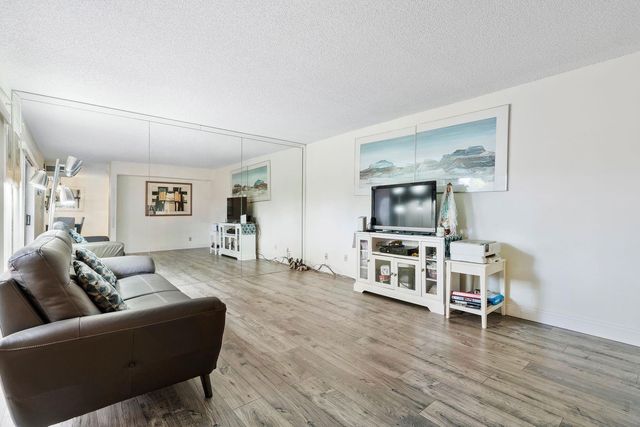 2171 SW 90th Avenue C-8, Davie, FL 33324
