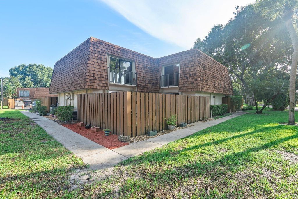 2171 SW 90th Avenue C-8, Davie, FL 33324
