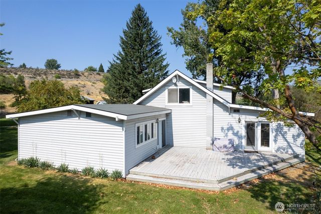 14 Dalton Road, Omak, WA 98841