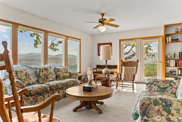 14 Dalton Road, Omak, WA 98841