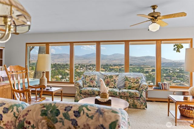 14 Dalton Road, Omak, WA 98841