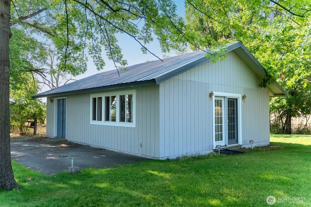 14 Dalton Road, Omak, WA 98841