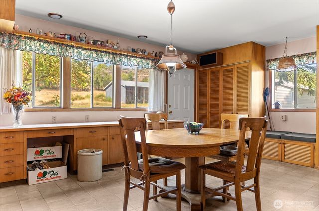 14 Dalton Road, Omak, WA 98841