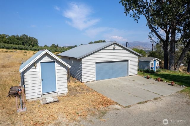 14 Dalton Road, Omak, WA 98841