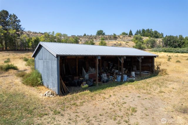 14 Dalton Road, Omak, WA 98841