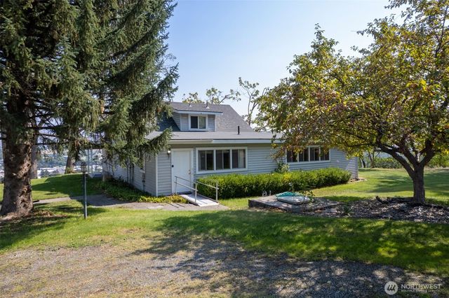 14 Dalton Road, Omak, WA 98841