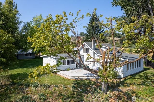 14 Dalton Road, Omak, WA 98841