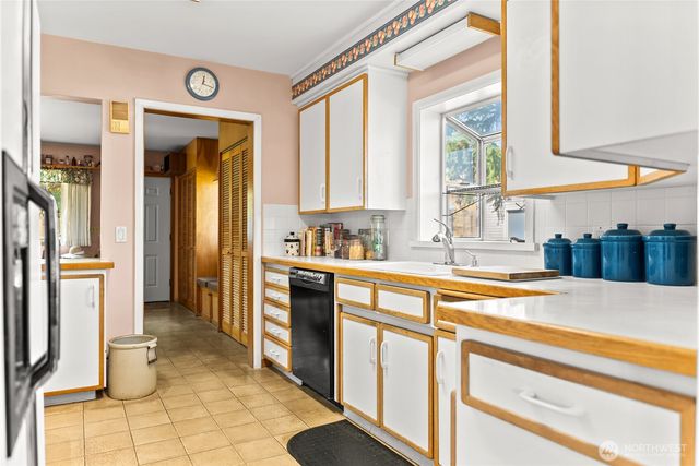 14 Dalton Road, Omak, WA 98841