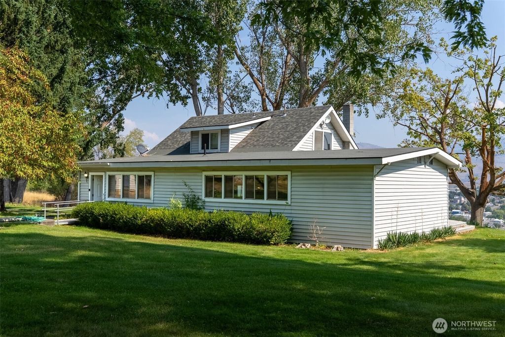 14 Dalton Road, Omak, WA 98841