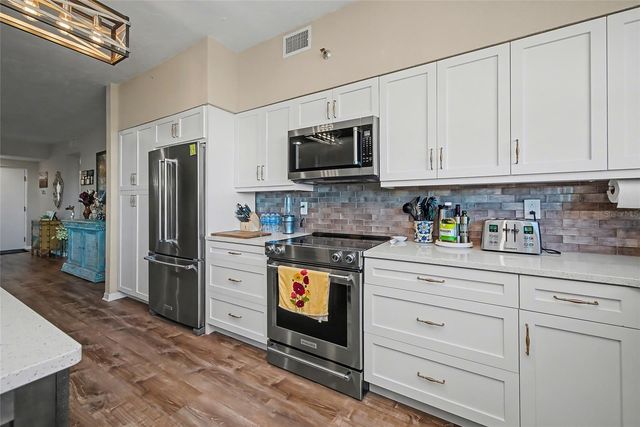 5408 EAGLES POINT CIRCLE 302, Sarasota, FL 34231