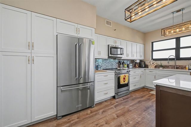 5408 EAGLES POINT CIRCLE 302, Sarasota, FL 34231