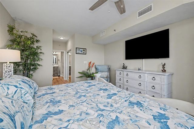 5408 EAGLES POINT CIRCLE 302, Sarasota, FL 34231