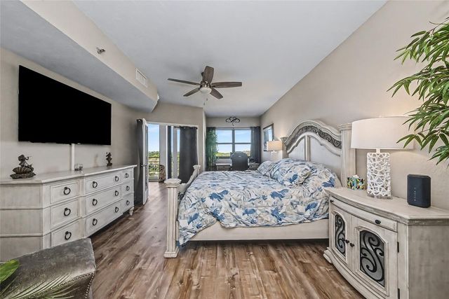 5408 EAGLES POINT CIRCLE 302, Sarasota, FL 34231