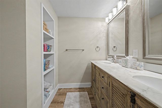 5408 EAGLES POINT CIRCLE 302, Sarasota, FL 34231