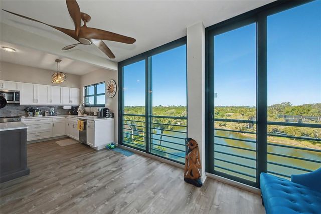 5408 EAGLES POINT CIRCLE 302, Sarasota, FL 34231