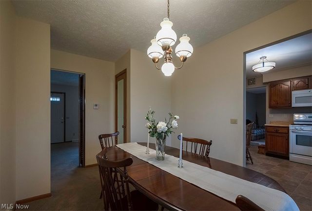 5239 Cadwallader Sonk Road, Fowler, OH 44418