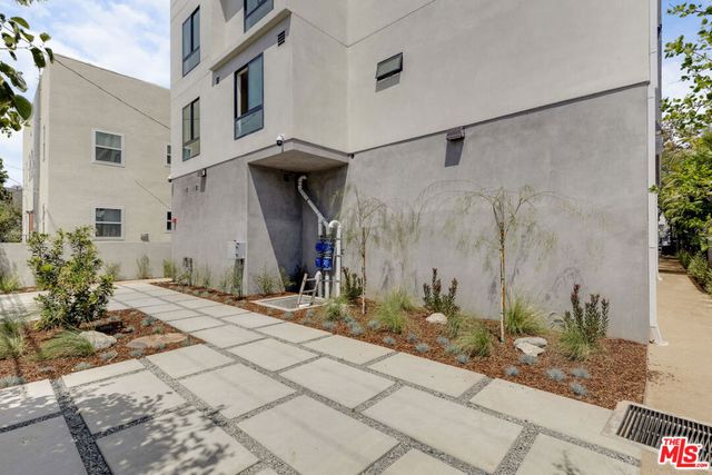 1825 N New Hampshire Avenue 203, Los Angeles, CA 90027