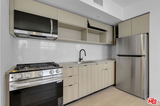 1825 N New Hampshire Avenue 203, Los Angeles, CA 90027