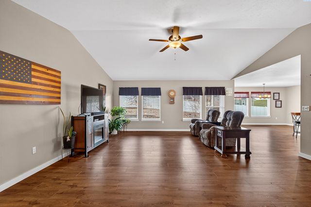 504 Harvest Loop, Palouse, WA 99161