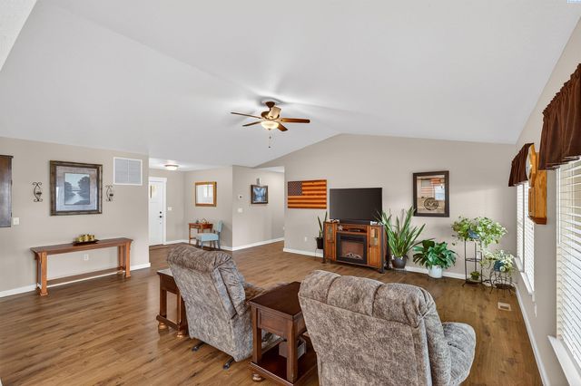 504 Harvest Loop, Palouse, WA 99161