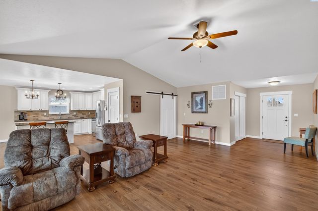 504 Harvest Loop, Palouse, WA 99161