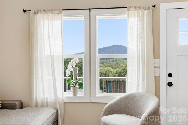 106 Thistle Field Drive, Asheville, NC 28806