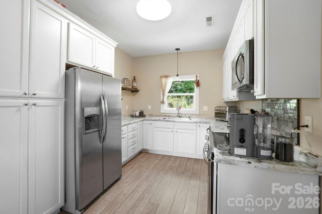 106 Thistle Field Drive, Asheville, NC 28806