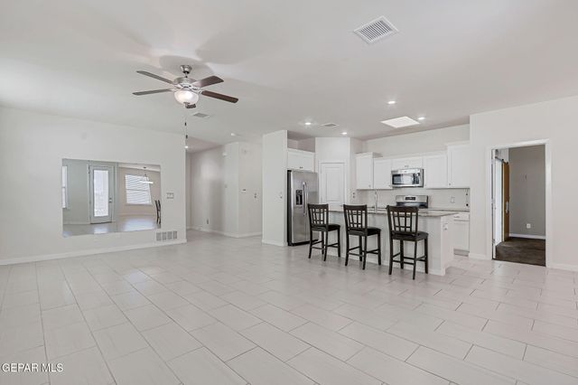 1025 Bombardier Place, El Paso, TX 79908