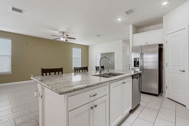 1025 Bombardier Place, El Paso, TX 79908