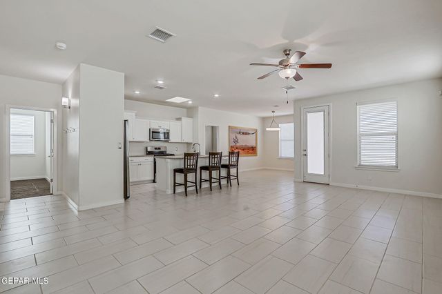 1025 Bombardier Place, El Paso, TX 79908