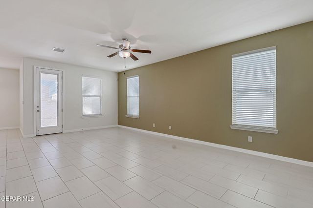 1025 Bombardier Place, El Paso, TX 79908