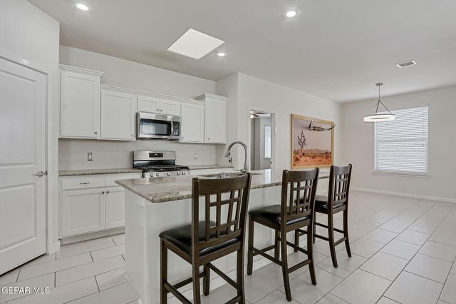 1025 Bombardier Place, El Paso, TX 79908