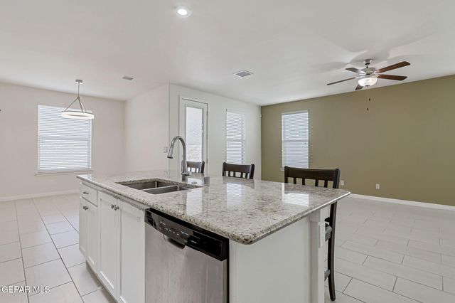 1025 Bombardier Place, El Paso, TX 79908