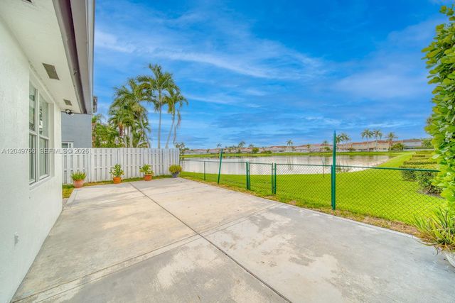 15950 SW 71st Ter, Miami, FL 33193