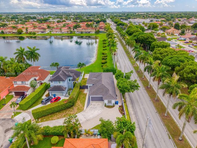 15950 SW 71st Ter, Miami, FL 33193