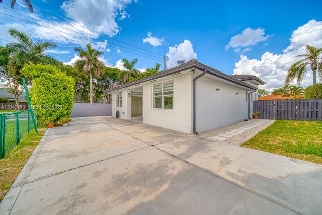 15950 SW 71st Ter, Miami, FL 33193