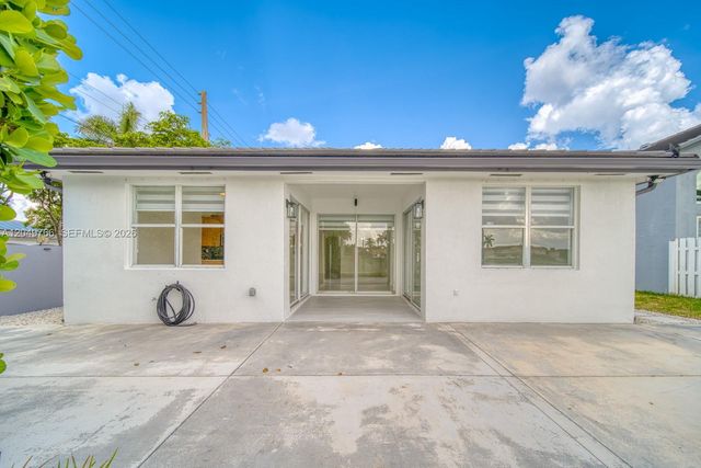 15950 SW 71st Ter, Miami, FL 33193
