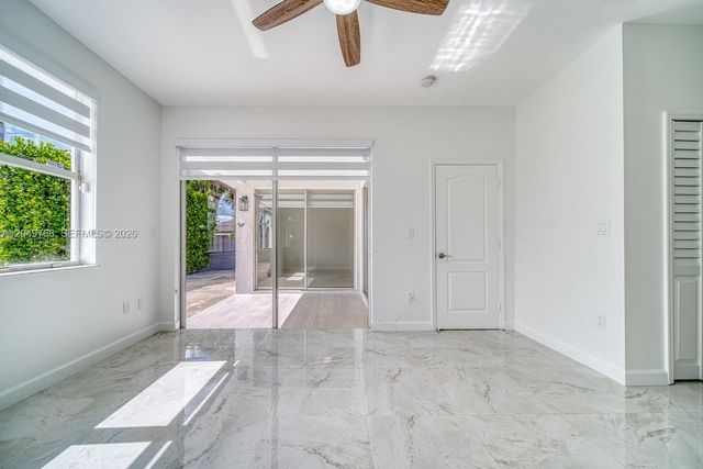 15950 SW 71st Ter, Miami, FL 33193