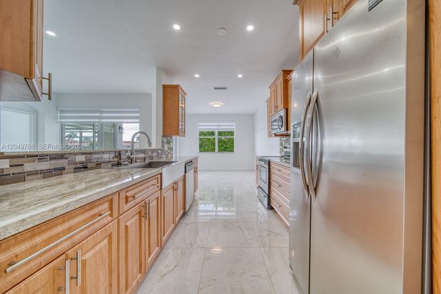 15950 SW 71st Ter, Miami, FL 33193