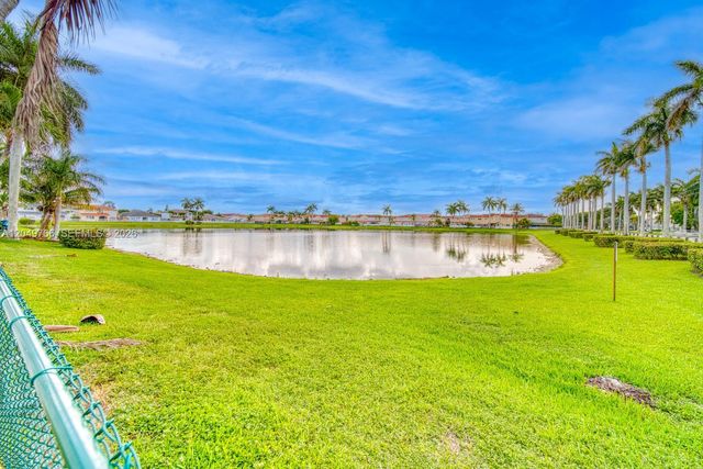 15950 SW 71st Ter, Miami, FL 33193